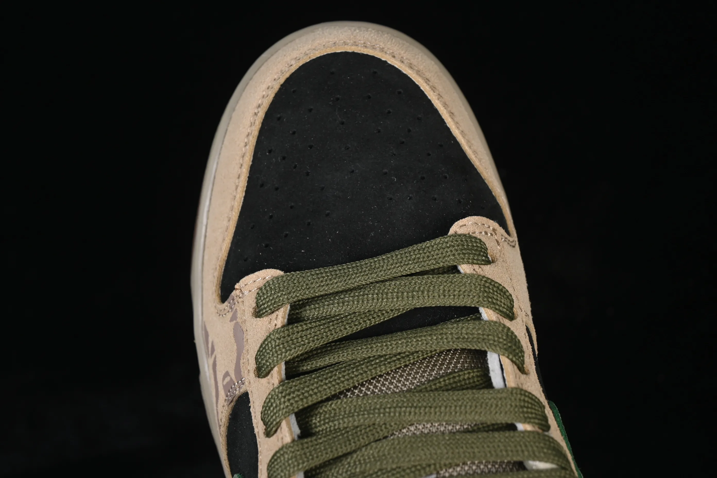 All Categories Nk SB Dunk Series Nk SB Dunk Low Low-top sneakers Nike SB Dunk Low Khaki black and green hook Low-top casual sneakers HJ0367-200